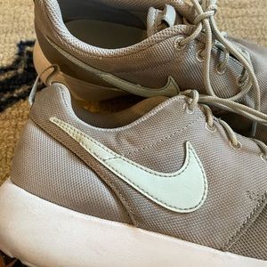 Girls sneakers sz 4.5